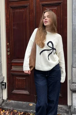 Subdued Bow sweater Discount