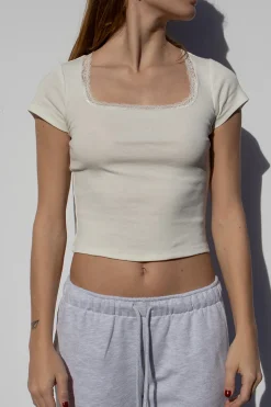 Subdued Camiseta con encaje New