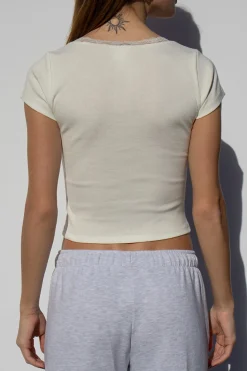 Subdued Camiseta con encaje New