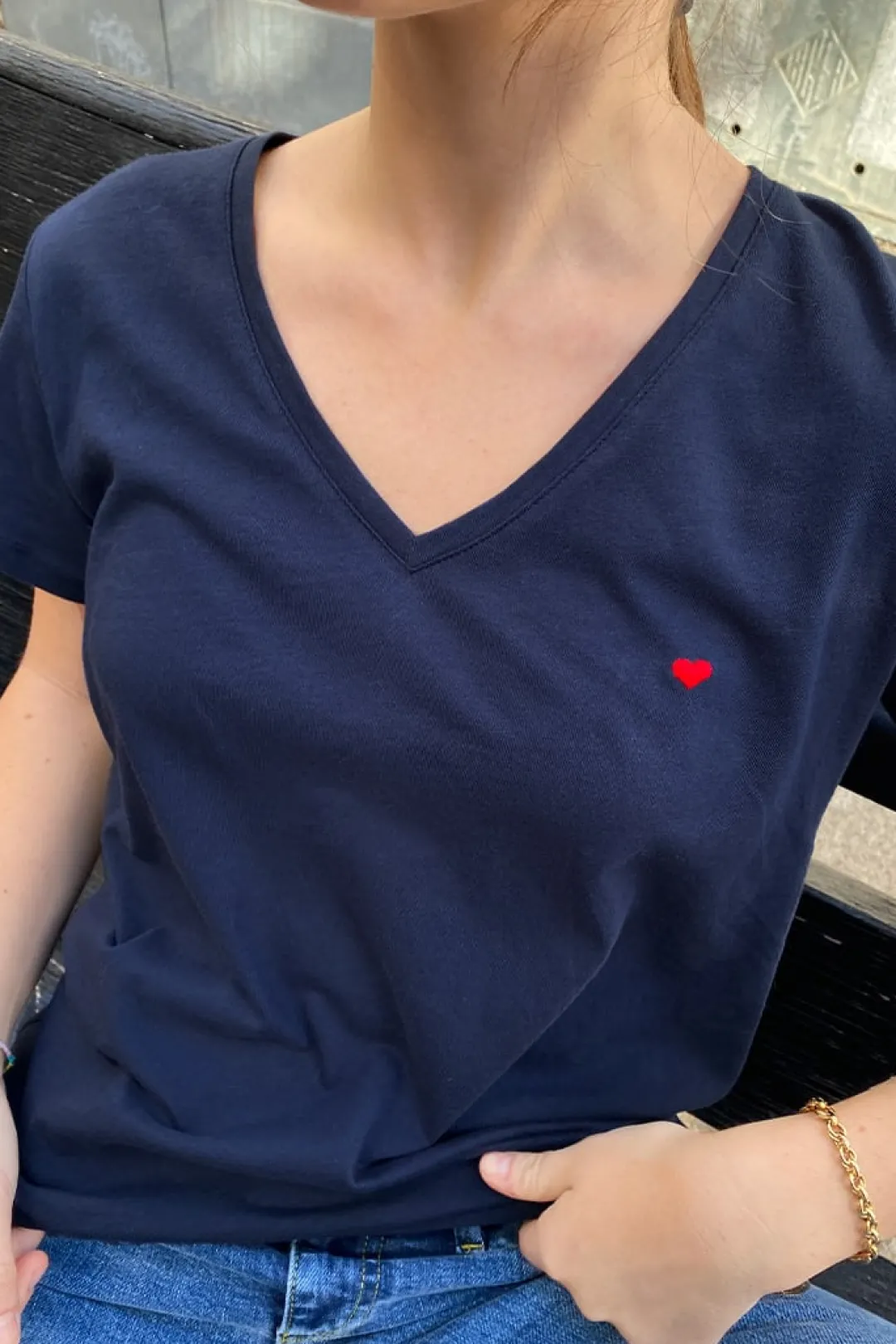 Subdued Camiseta escote en V corazón Best