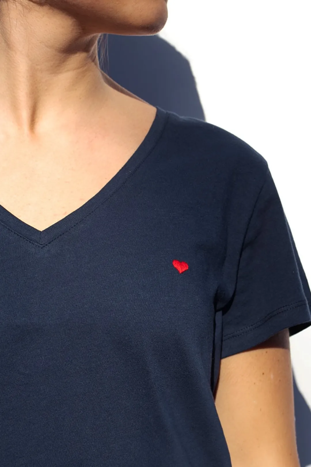 Subdued Camiseta escote en V corazón Best