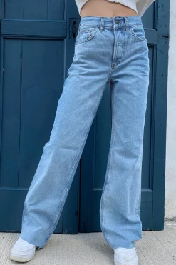 Subdued Jeans Mom Online