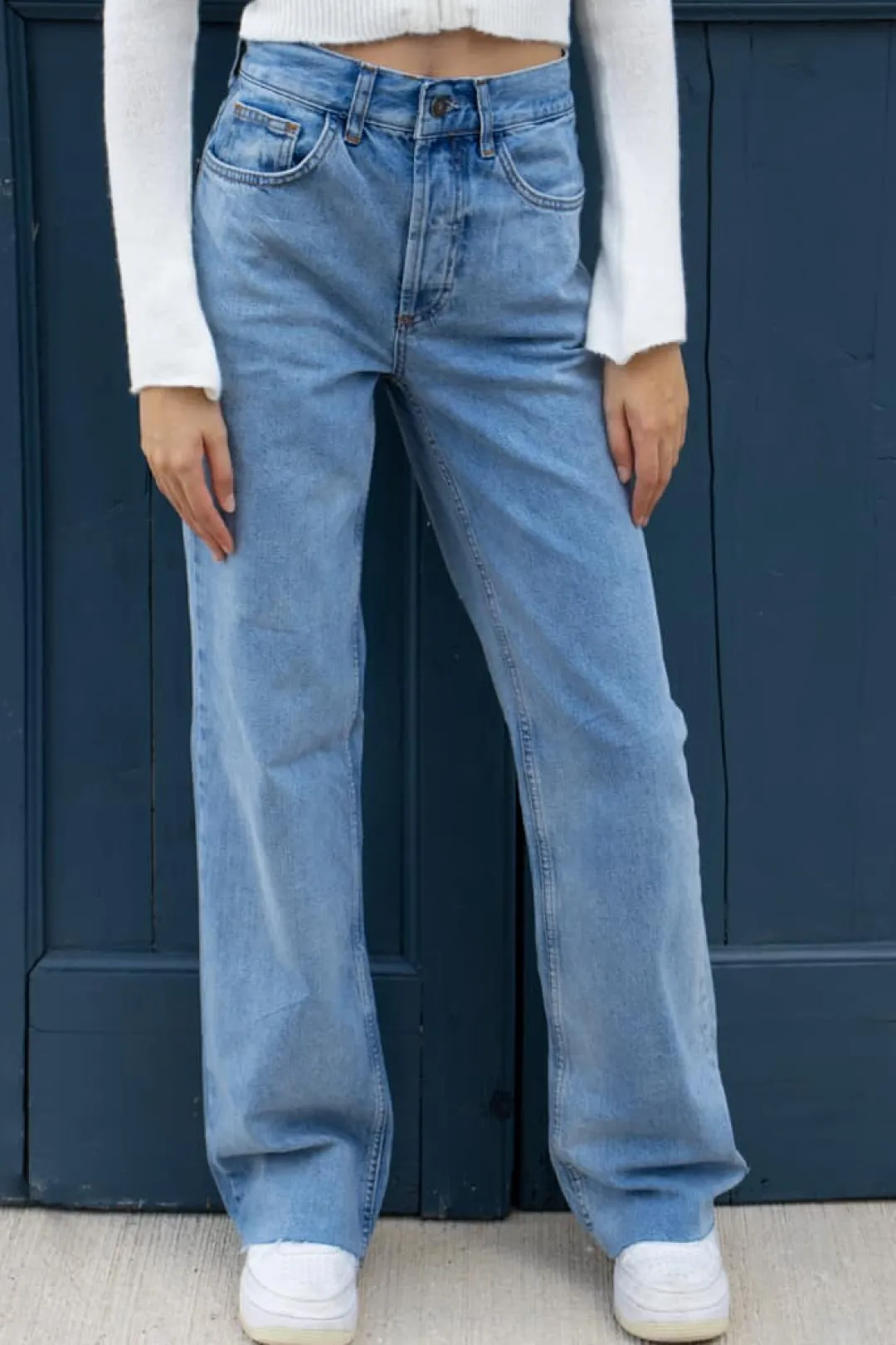 Subdued Jeans Mom Online