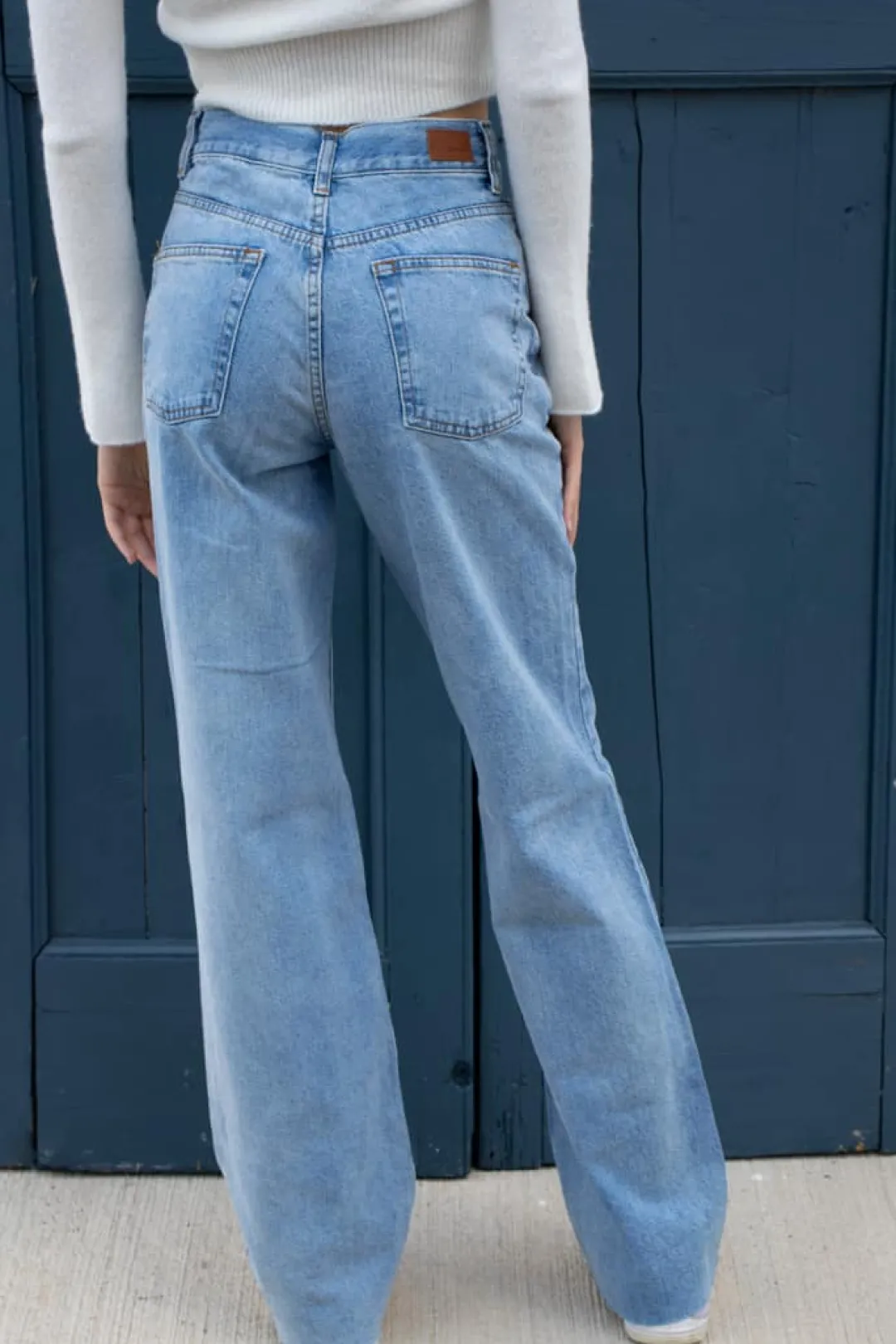 Subdued Jeans Mom Online