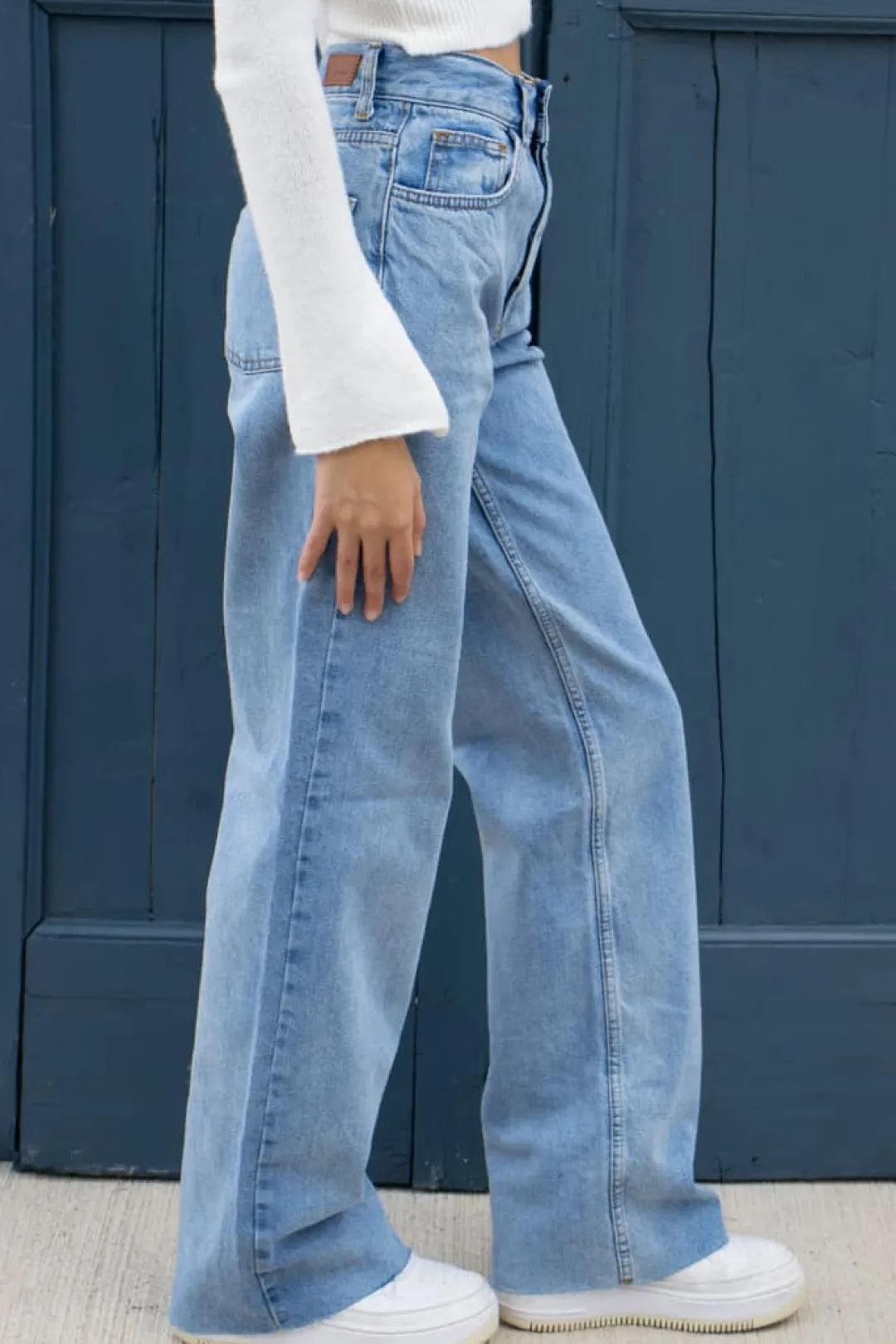 Subdued Jeans Mom Online