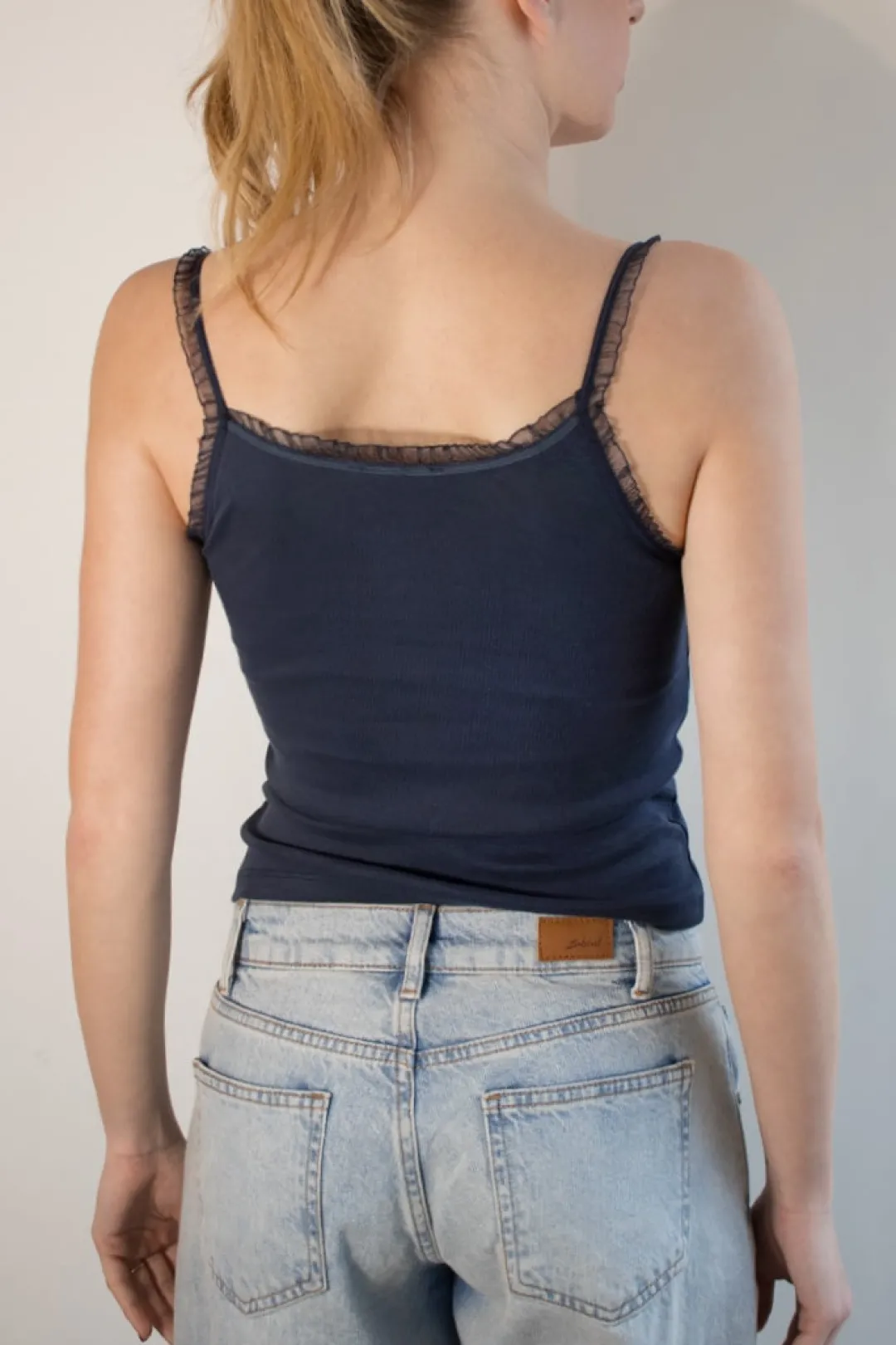 Subdued Tank top detalles de tul