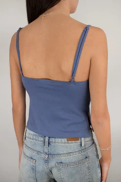 Subdued Top con aberturas