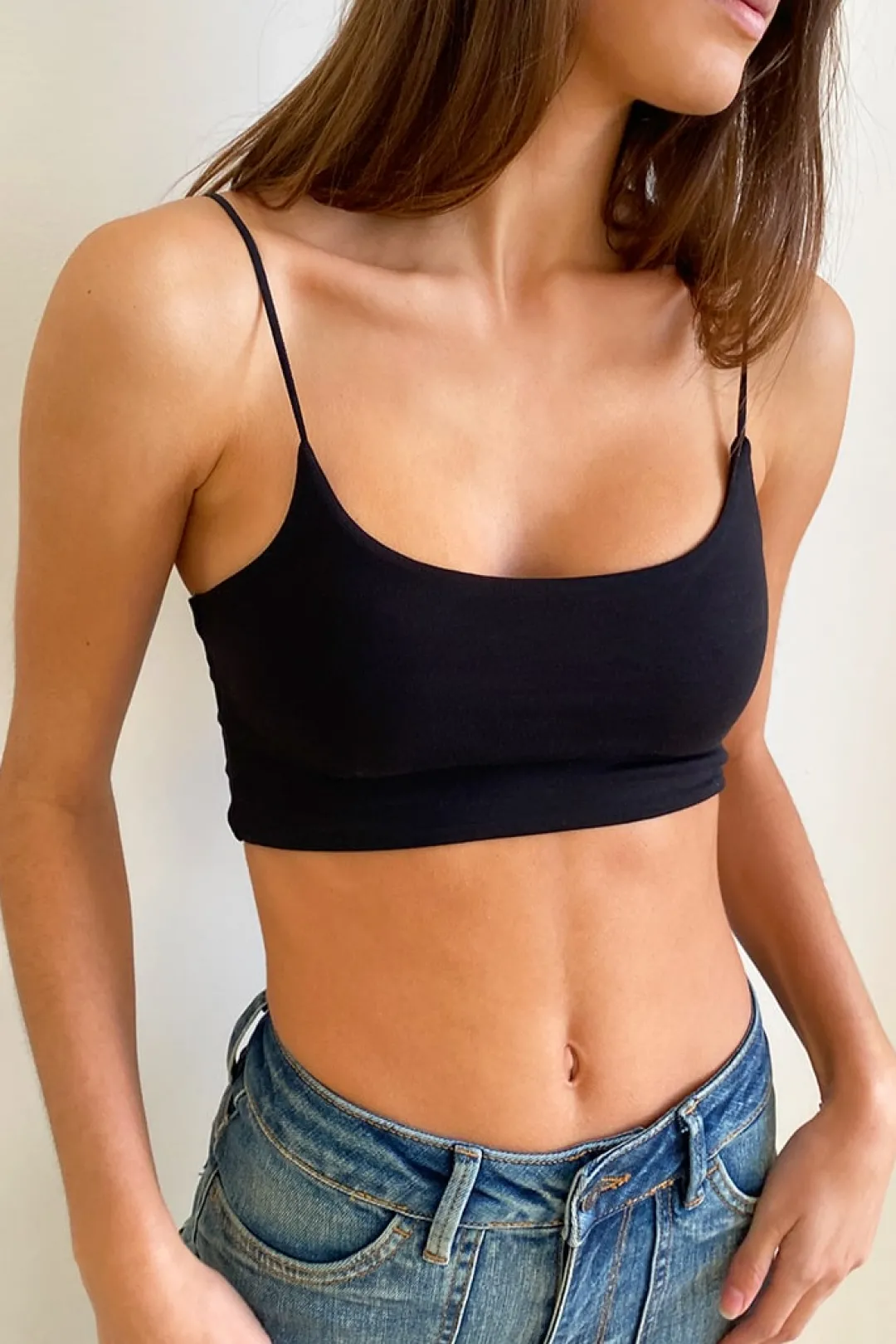 Subdued Top crop con tirantes