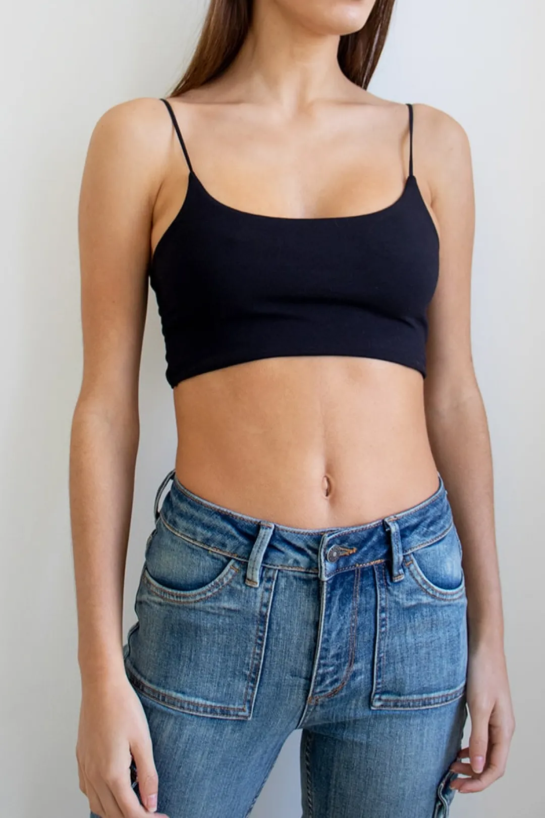 Subdued Top crop con tirantes