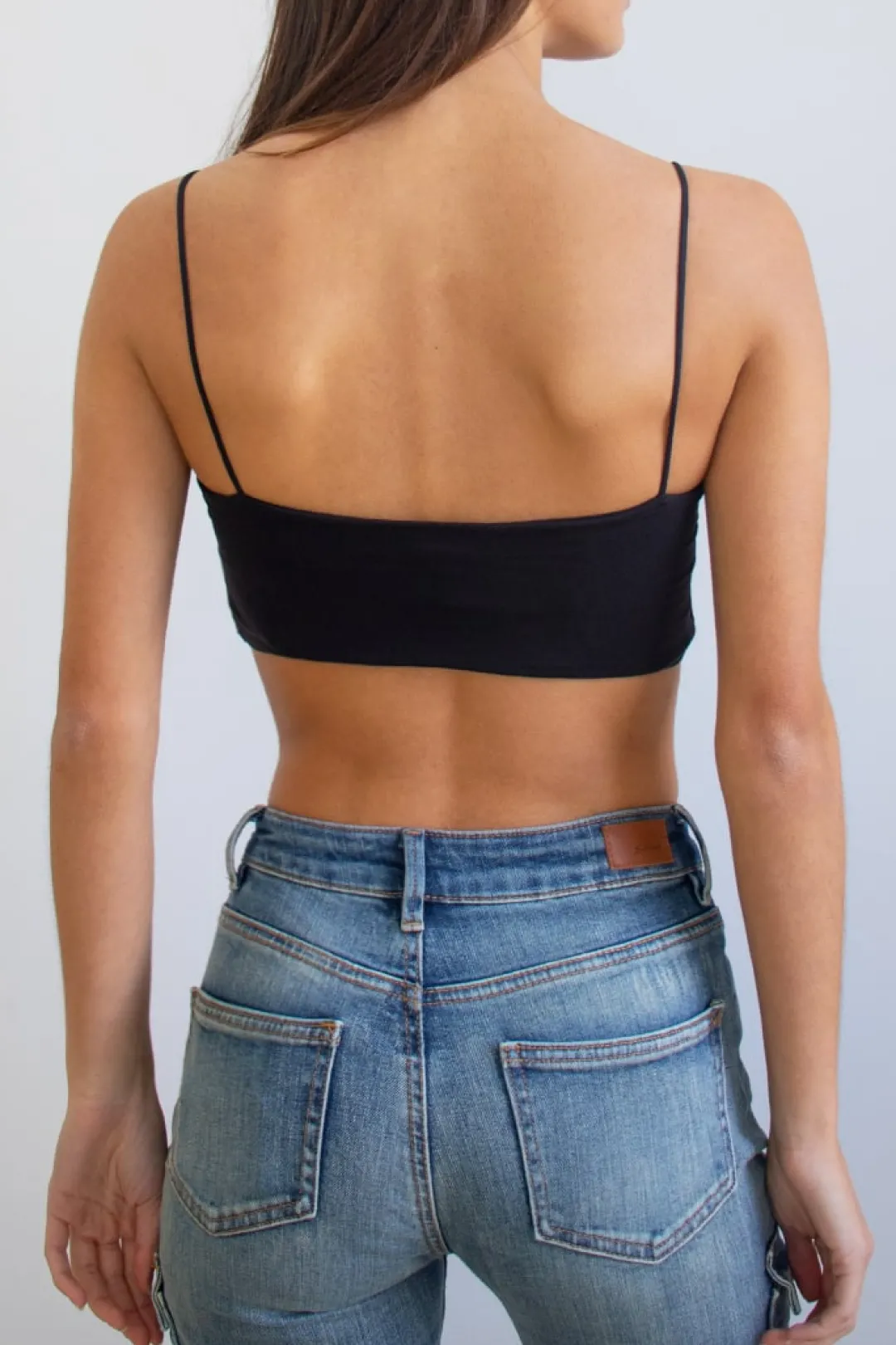 Subdued Top crop con tirantes
