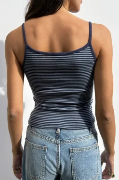 Subdued Top escote redondo Hot
